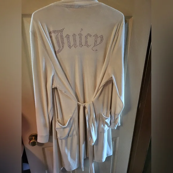 White Juicy Robe - Picture 1 of 4